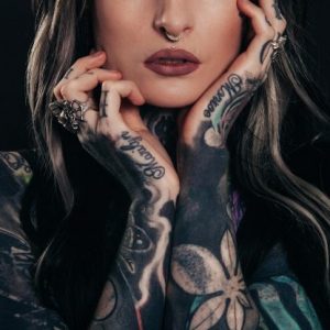 rimozione tatuaggi - ragazza tatuata